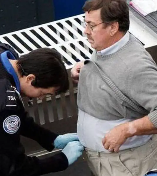 times_when_airport_security_workers_made_it_very_embarrassing_for_some_people_640_03