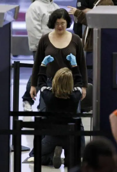 times_when_airport_security_workers_made_it_very_embarrassing_for_some_people_640_11