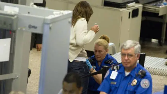 times_when_airport_security_workers_made_it_very_embarrassing_for_some_people_640_25