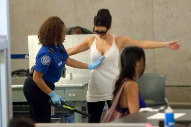 times_when_airport_security_workers_made_it_very_embarrassing_for_some_people_640_28