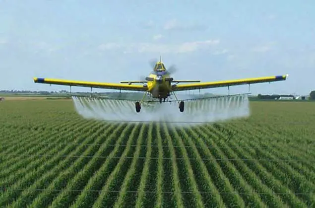 pesticida-avión-campo-popularresistance.org_