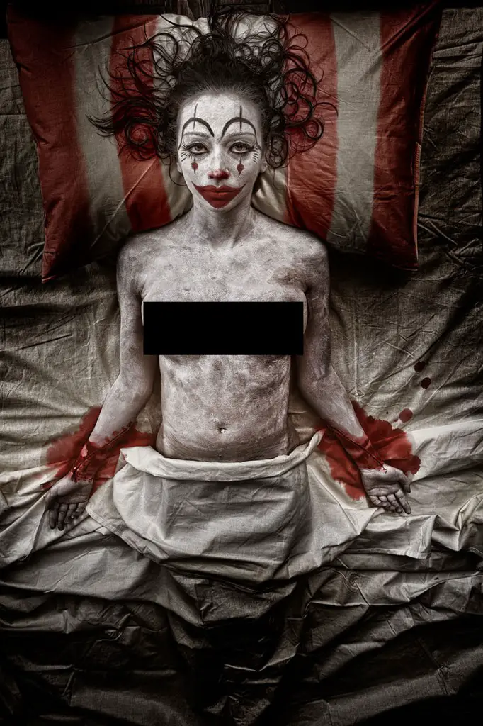 macabre-scary-clown-portraits-photography-clownville-eolo-perfido-99-9