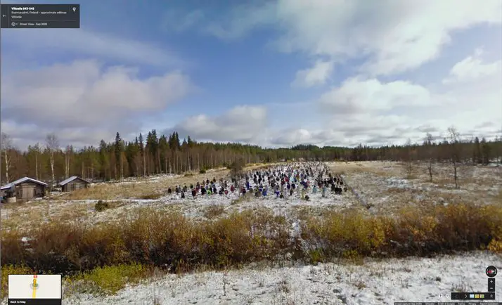 Funny-Google-Street-View-scarecrows_thumb