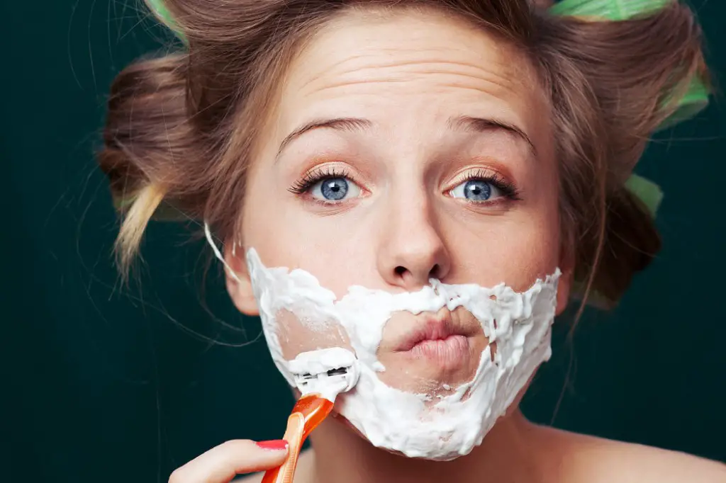 woman-shaving-face1