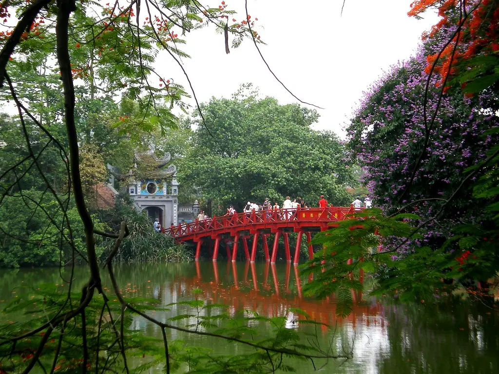 Hanoi the huc bridge