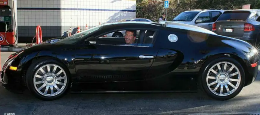 Simon-Cowell-–-Bugatti-Veyron-–-1.7-millones-de-dólares