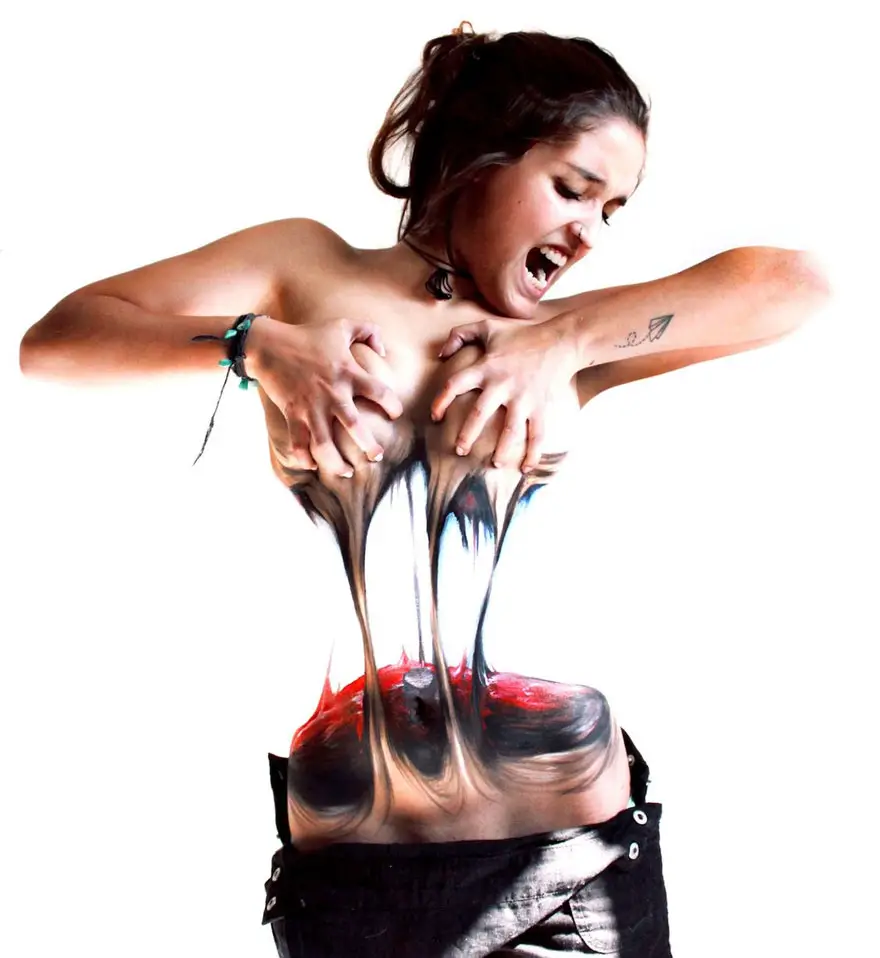 woman-tearing-herself-apart-grotesque-body-painting-jeampiere-dinamarca-poque-9