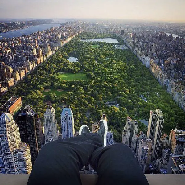 these_extreme_selfies_are_a_little_insane_640_18