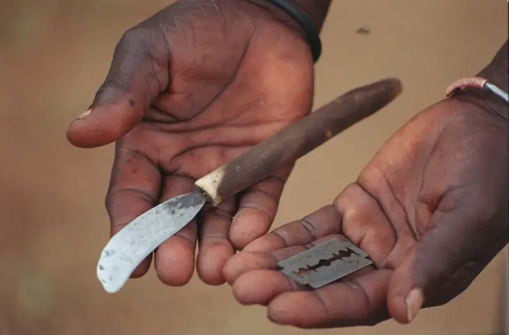Gambia-prohíbe-la-mutilación-genital-femenina-2-730x481
