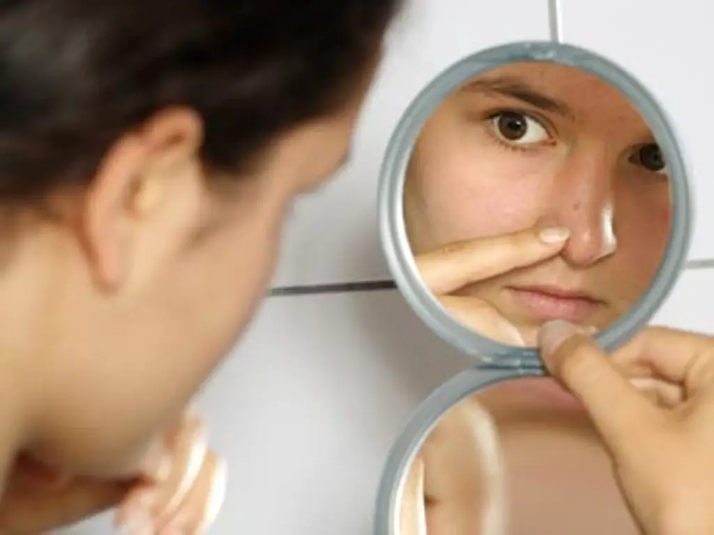 acne-mirror