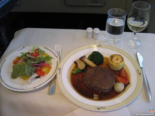 id_fly_first_class_only_to_eat_these_meals_640_25