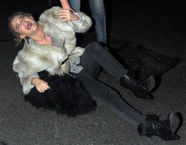 celebs_dont_want_you_to_see_these_photos_of_them_being_drunk_at_parties_640_17