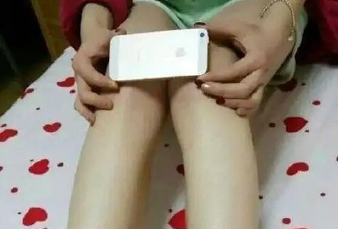 iPhone_6_knees-A4_waist-Weibo-China-Reto_rodillas_iPhone_6_MILIMA20160331_0138_8