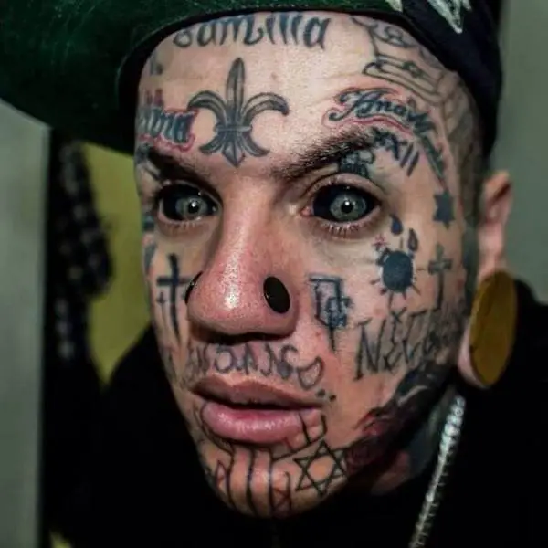 people_who_decided_theyd_look_better_with_cringeinducing_body_modifications_640_08