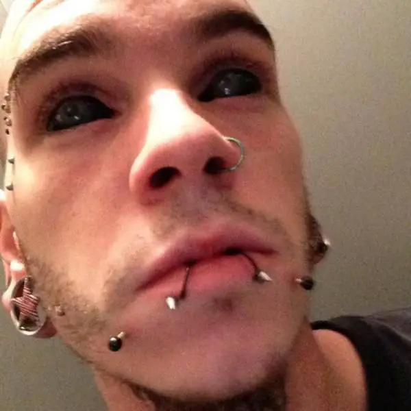 people_who_decided_theyd_look_better_with_cringeinducing_body_modifications_640_21