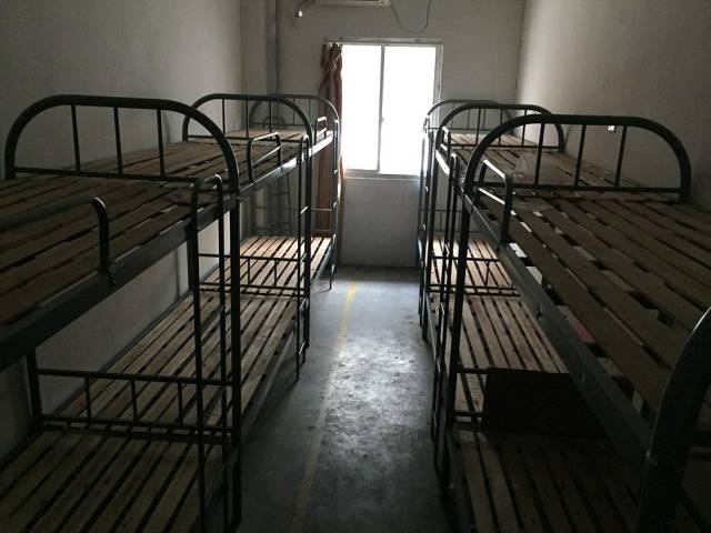 grim_dormitory_complex_where_chinese_workers_who_made_expensive_apple_products_lived_in_inhumane_conditions_640_33