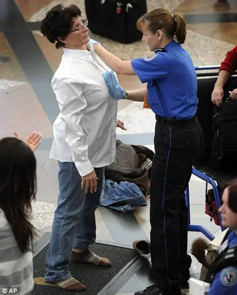 times_when_airport_security_workers_made_it_very_embarrassing_for_some_people_640_17