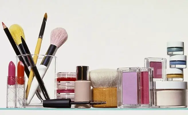 8 sustancias químicas y peligrosas que se esconden en tu maquillaje |  