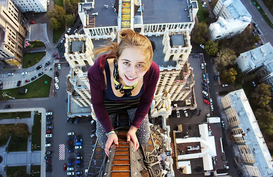 roof-climbing-girl-dangerous-selfies-angela-nikolau-russia-11