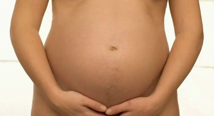 littlethings-com-pregnant_belly_button-850x464-730x398