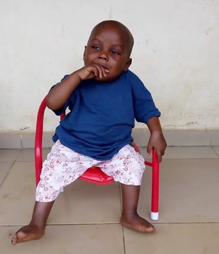 nigerian-starving-thirsty-boy-first-day-school-anja-ringgren-loven-18-2