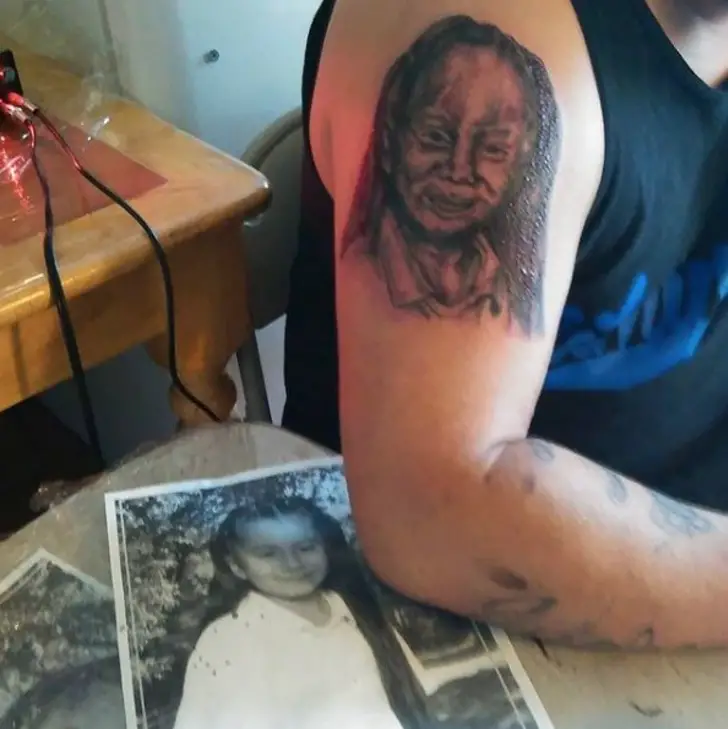 Estos son los 15 tatuajes más épicamente horrendos del mundo. Sus dueños lloran por haber “nasido”